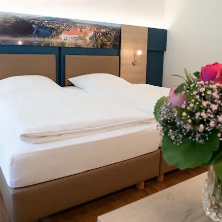 Waldhotel Felsenkeller מלון 2*