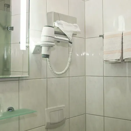 מלון Waldhotel Felsenkeller Am Teutoburger Wald 2*