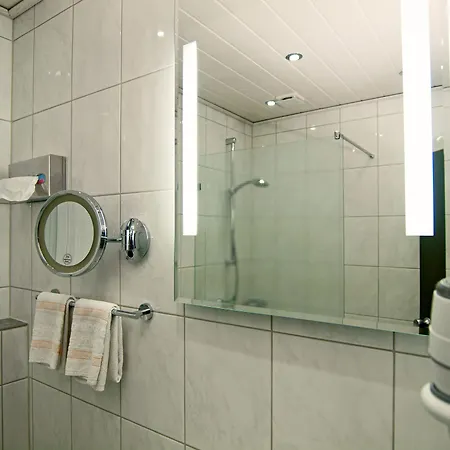 מלון Waldhotel Felsenkeller Am Teutoburger Wald באד איבורג