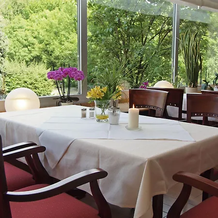 Waldhotel Felsenkeller Am Teutoburger Wald 2*