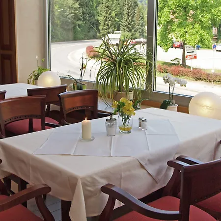 מלון Waldhotel Felsenkeller Am Teutoburger Wald 2*